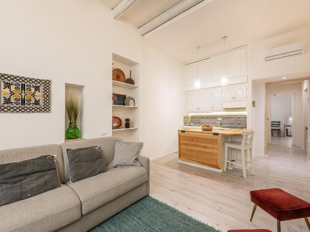 Marco'S Stylish Home In The Heart Of 칼리아리 외부 사진