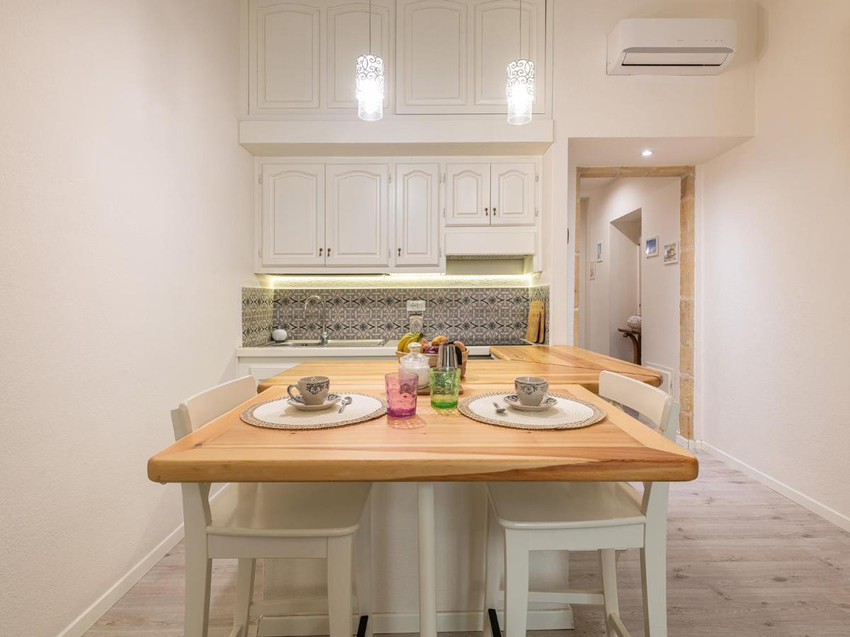Marco'S Stylish Home In The Heart Of 칼리아리 외부 사진